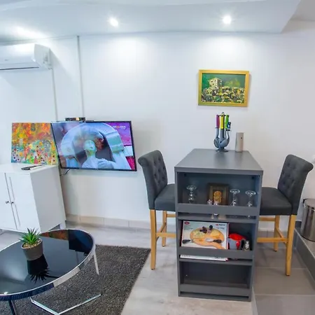 Apartamento Studio Apartment Gallery *